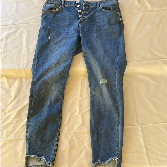 Roebuck & Co.  Blue Jeans High Rise distressed Jeans never worn - Picture 1 of 6